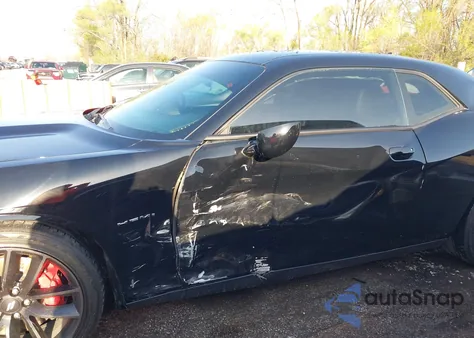 2021 Dodge Challenger R/T z USA, uszkodzony, nr VIN 2C3CDZBTXMH680640